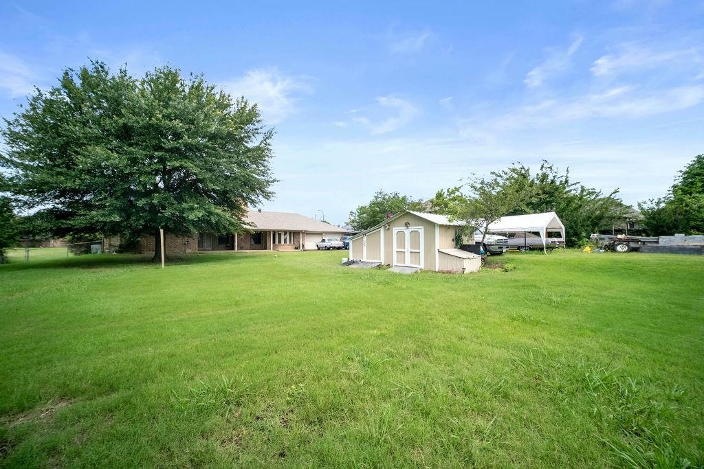 6939 Calender Road Arlington, TX 76001 - Photo 38 of 40 View of green lawn