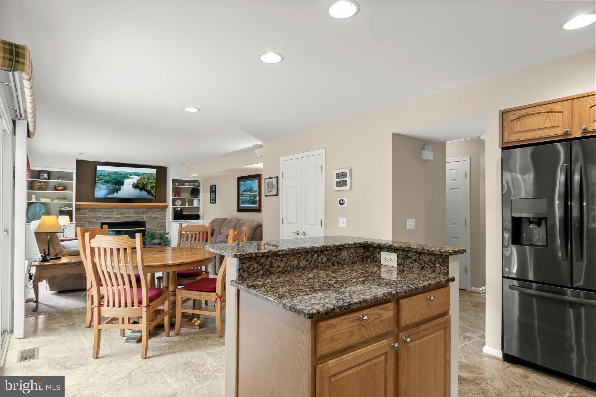 2710 Dunleer Road Ellicott City, MD 21042 - Photo 22 of 69 Kitchen & breakfast area
