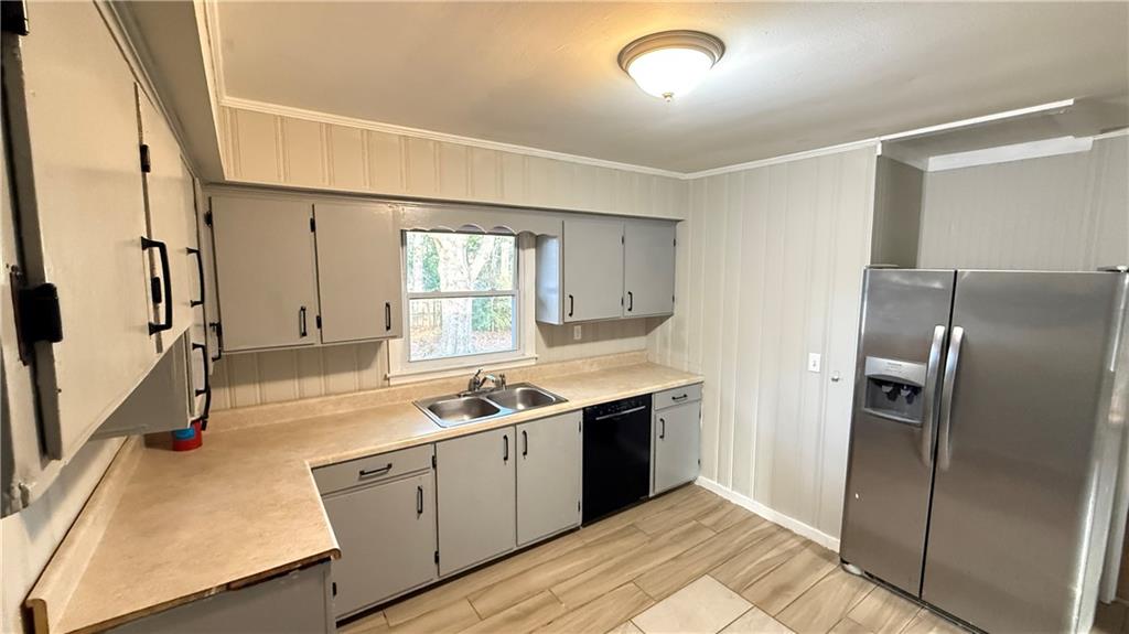 43 Bell Street Hartwell, GA 30643 - Photo 7 of 15 a kitchen with a sink stove and refrigerator