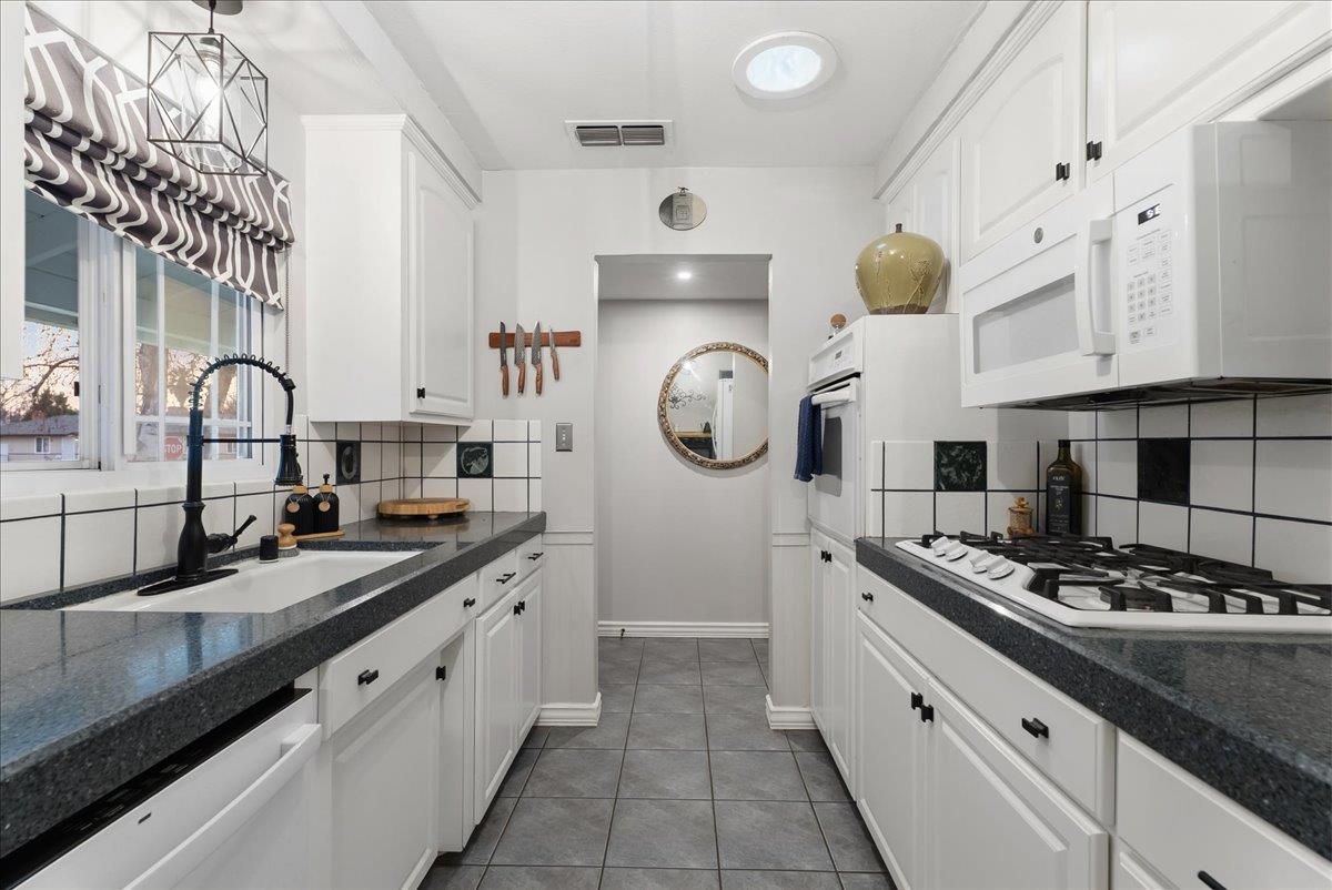 10249 Rinda Drive Rancho Cordova, CA 95670 - Photo 11 of 43