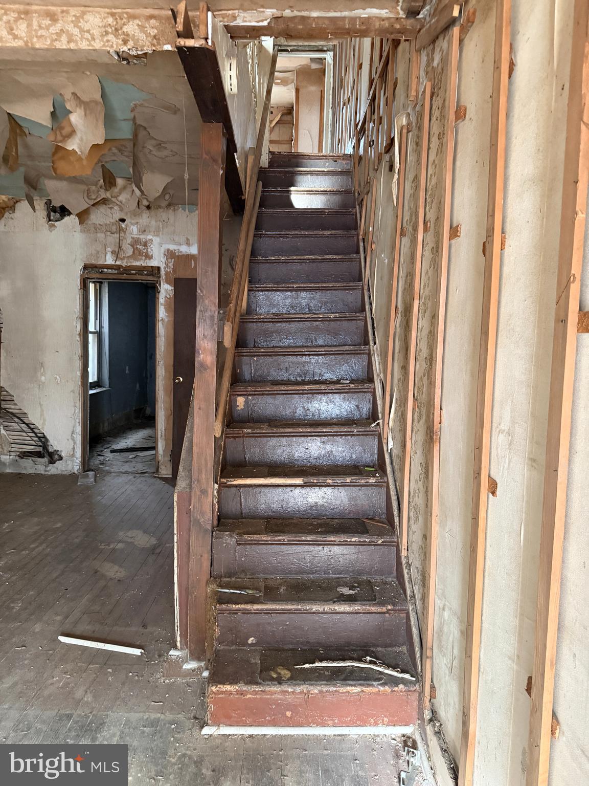 6327 Wheeler Street Philadelphia, PA 19142 - Photo 20 of 36 a view of entryway