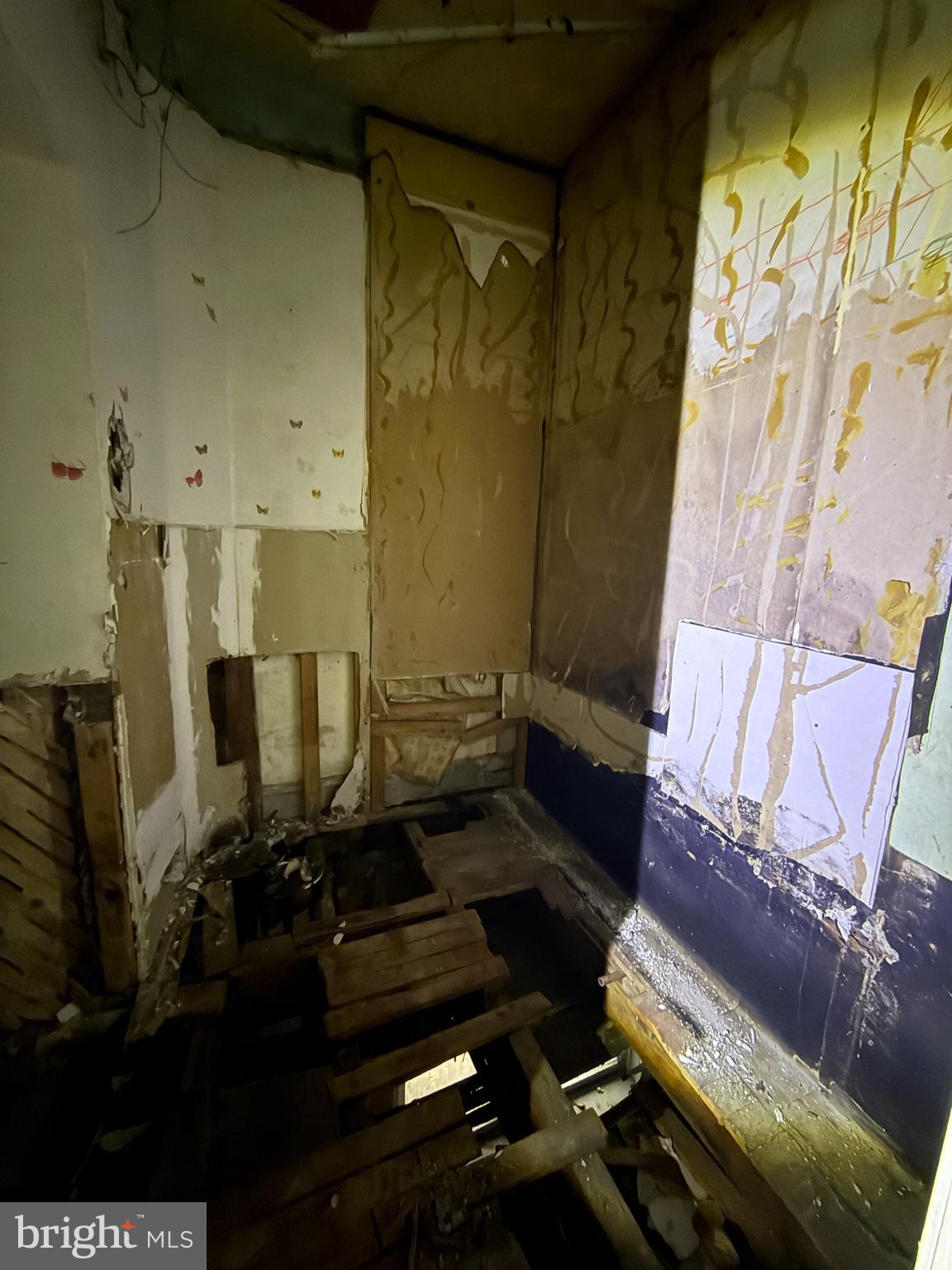 6327 Wheeler Street Philadelphia, PA 19142 - Photo 24 of 36 a bathroom with a toilet