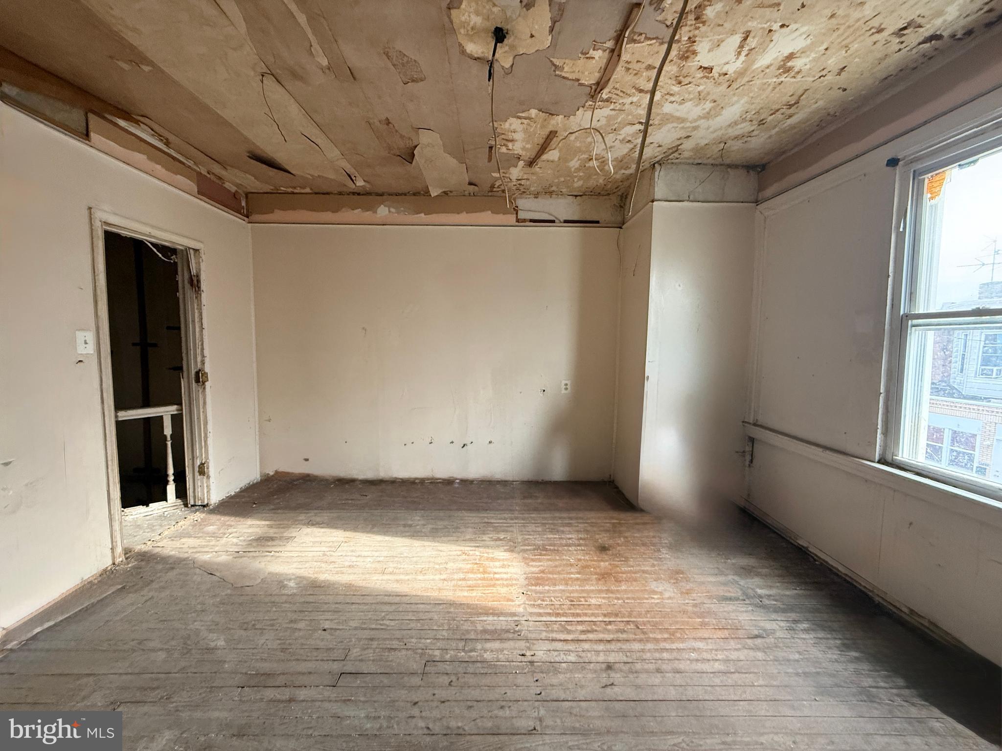 6327 Wheeler Street Philadelphia, PA 19142 - Photo 34 of 36 a view of a room with window