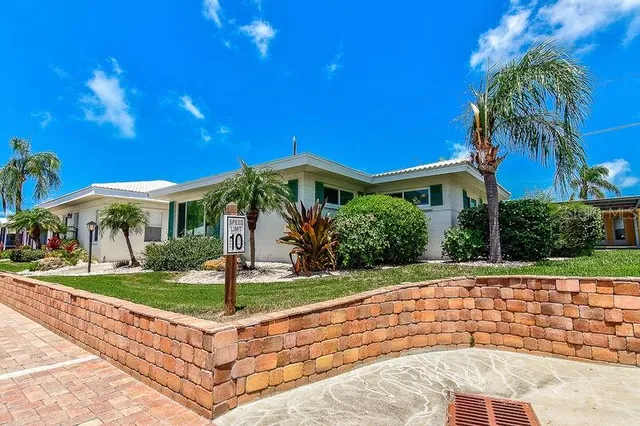 $8,970 | 6020 Midnight Pass Road, Unit 1, Sarasota, FL 34242