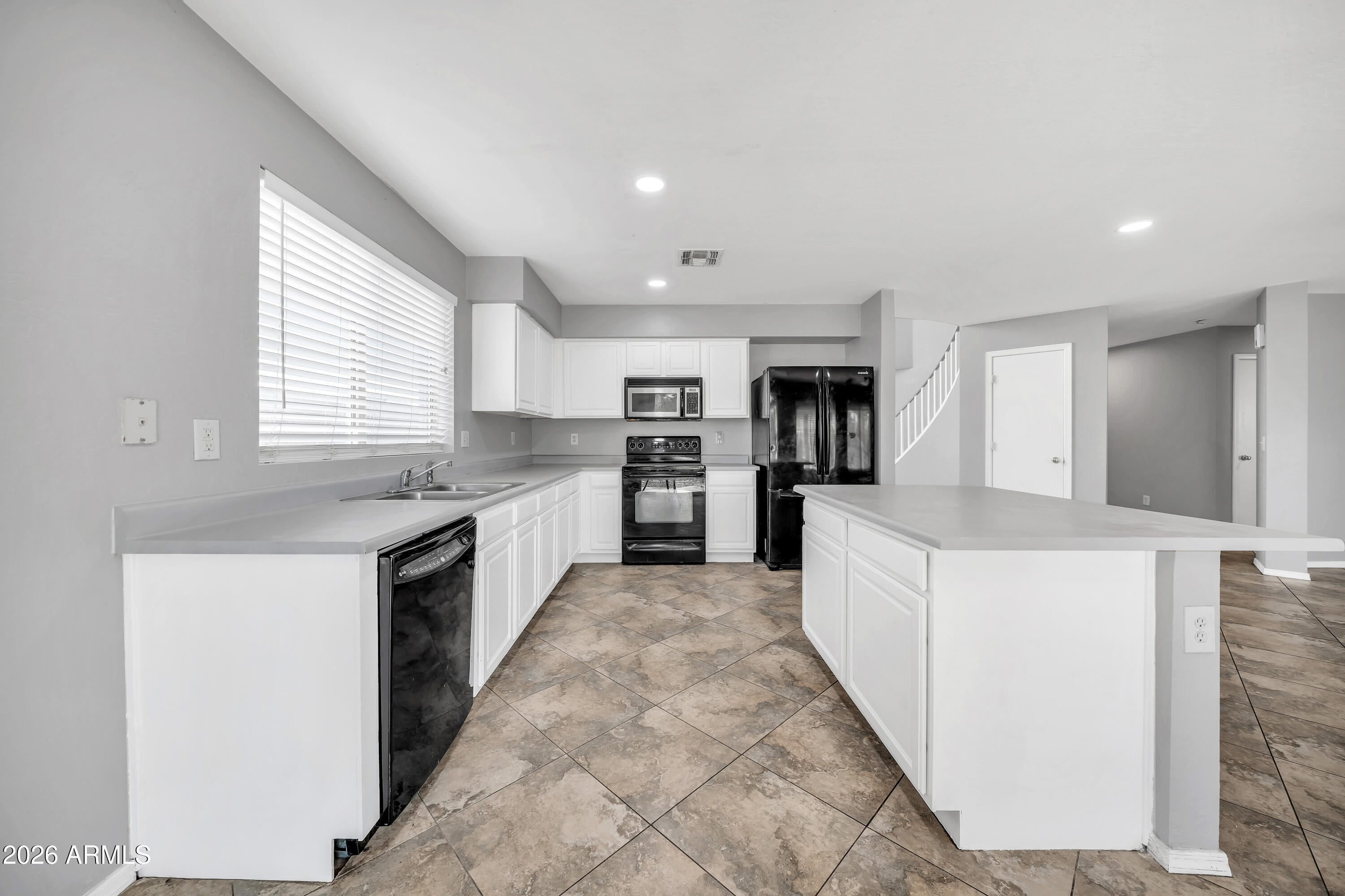 2913 West Fremont Rd. Phoenix, AZ 85041 - Photo 4 of 26 Kitchen 1