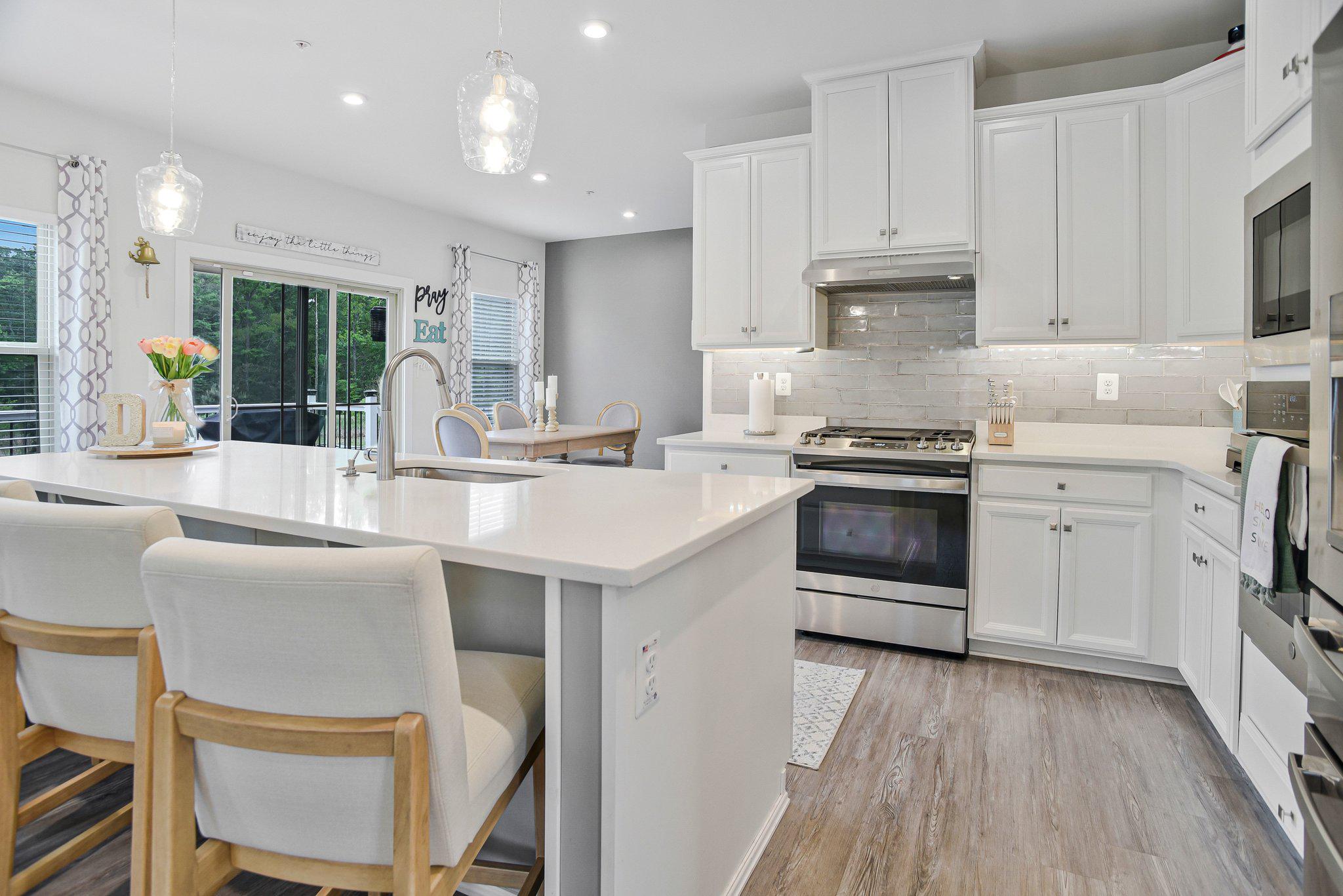 3917 Emory Ridge Road Brandywine, MD 20613 - Photo 11 of 60 Stainless appliances, quartz countertops