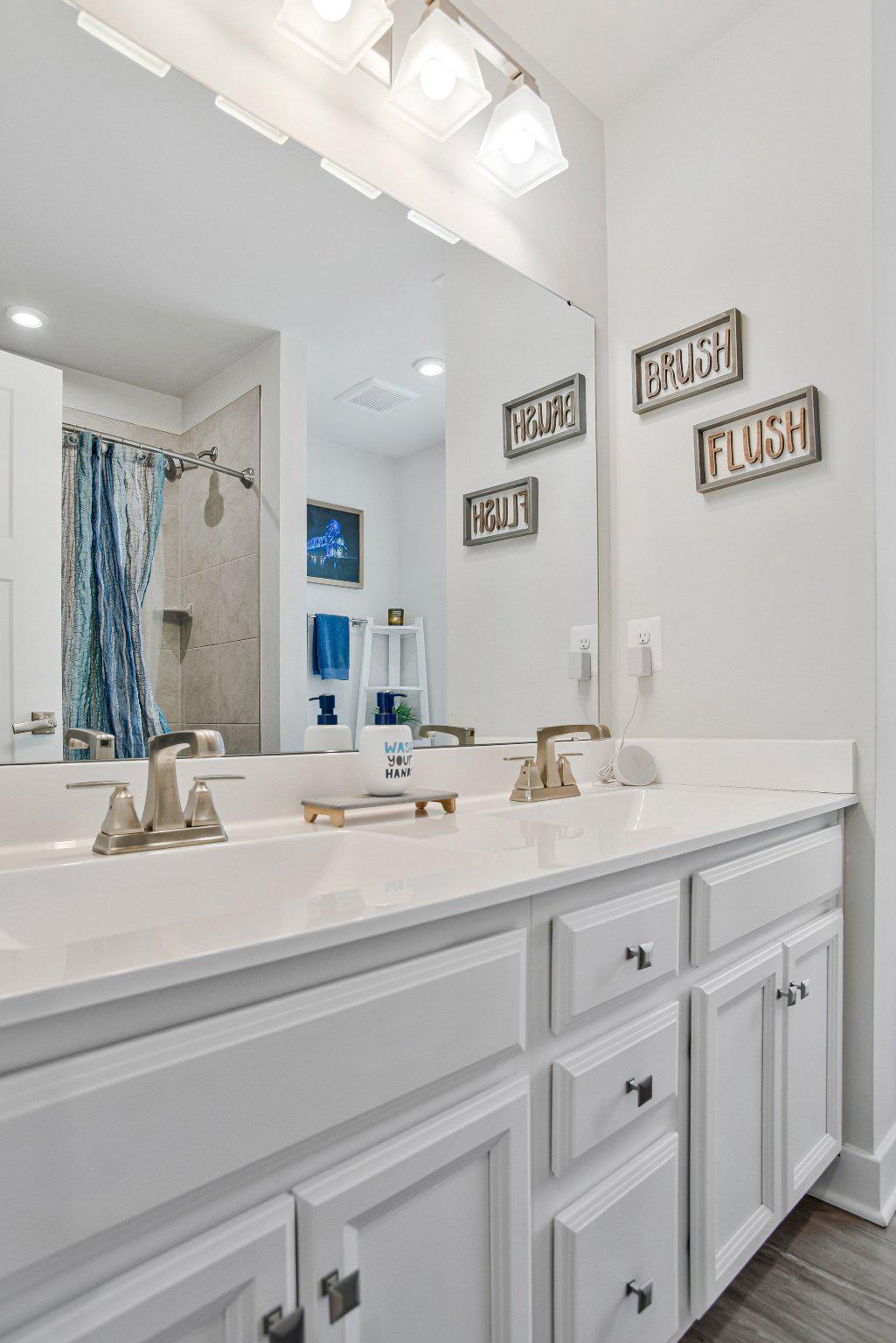 3917 Emory Ridge Road Brandywine, MD 20613 - Photo 38 of 60 Full hallway bath w/double vanity