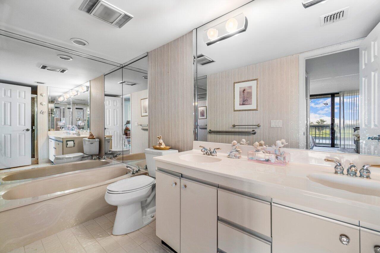 356 Golfview Road, Unit 405 North Palm Beach, FL 33408 - Photo 12 of 18 Primary Bath