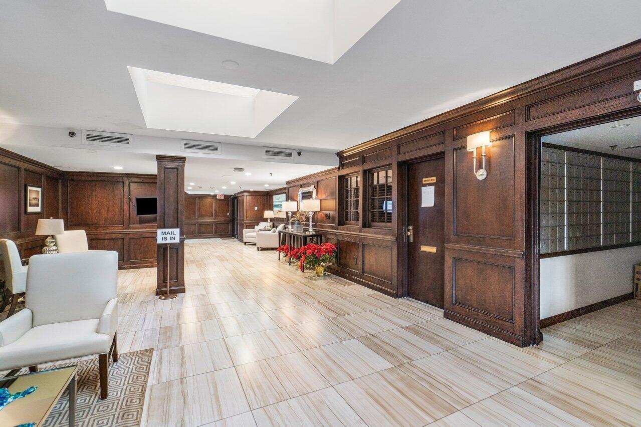356 Golfview Road, Unit 405 North Palm Beach, FL 33408 - Photo 15 of 18 Lobby