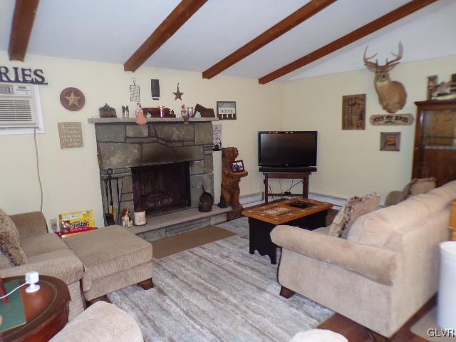 295 Lookout Point Road Canadensis, PA 18325 - Photo 17 of 41 Living room