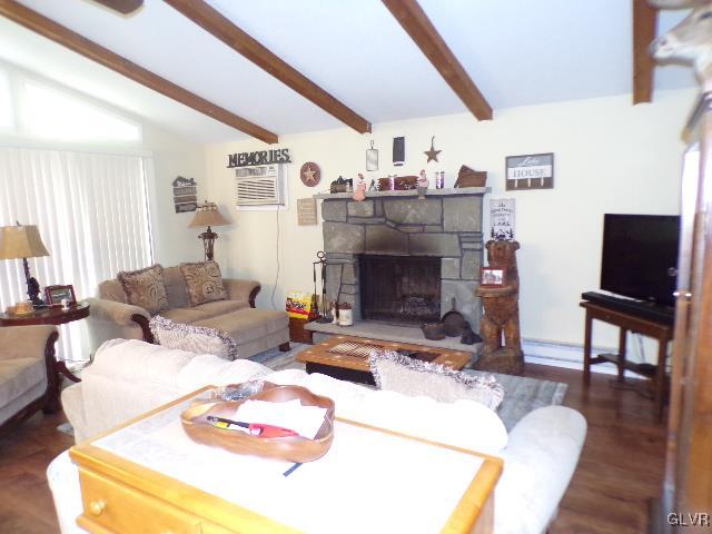 295 Lookout Point Road Canadensis, PA 18325 - Photo 18 of 41 Living room