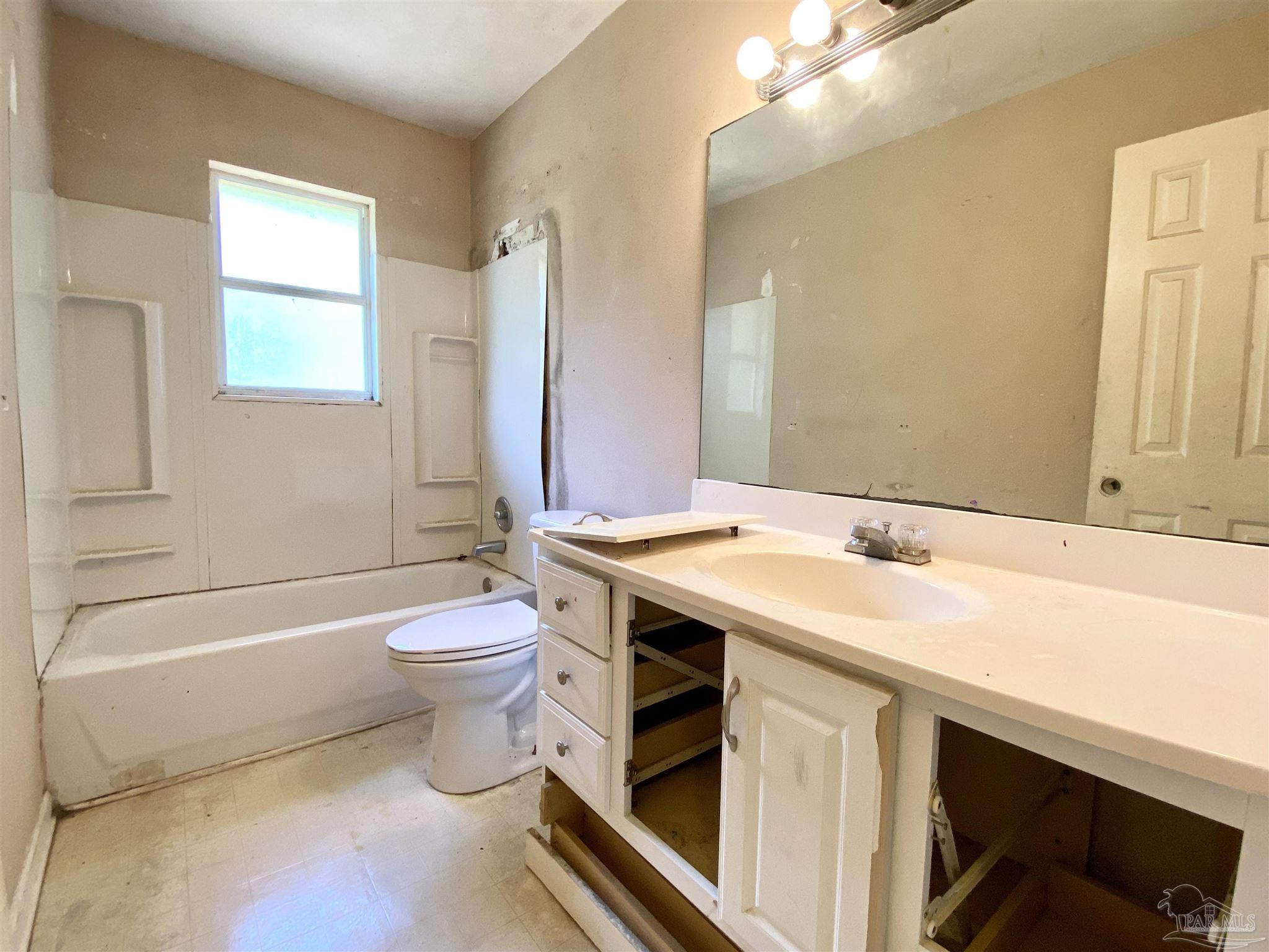 1055 Conference Road Cantonment, FL 32533 - Photo 14 of 33 Gallery Image 14