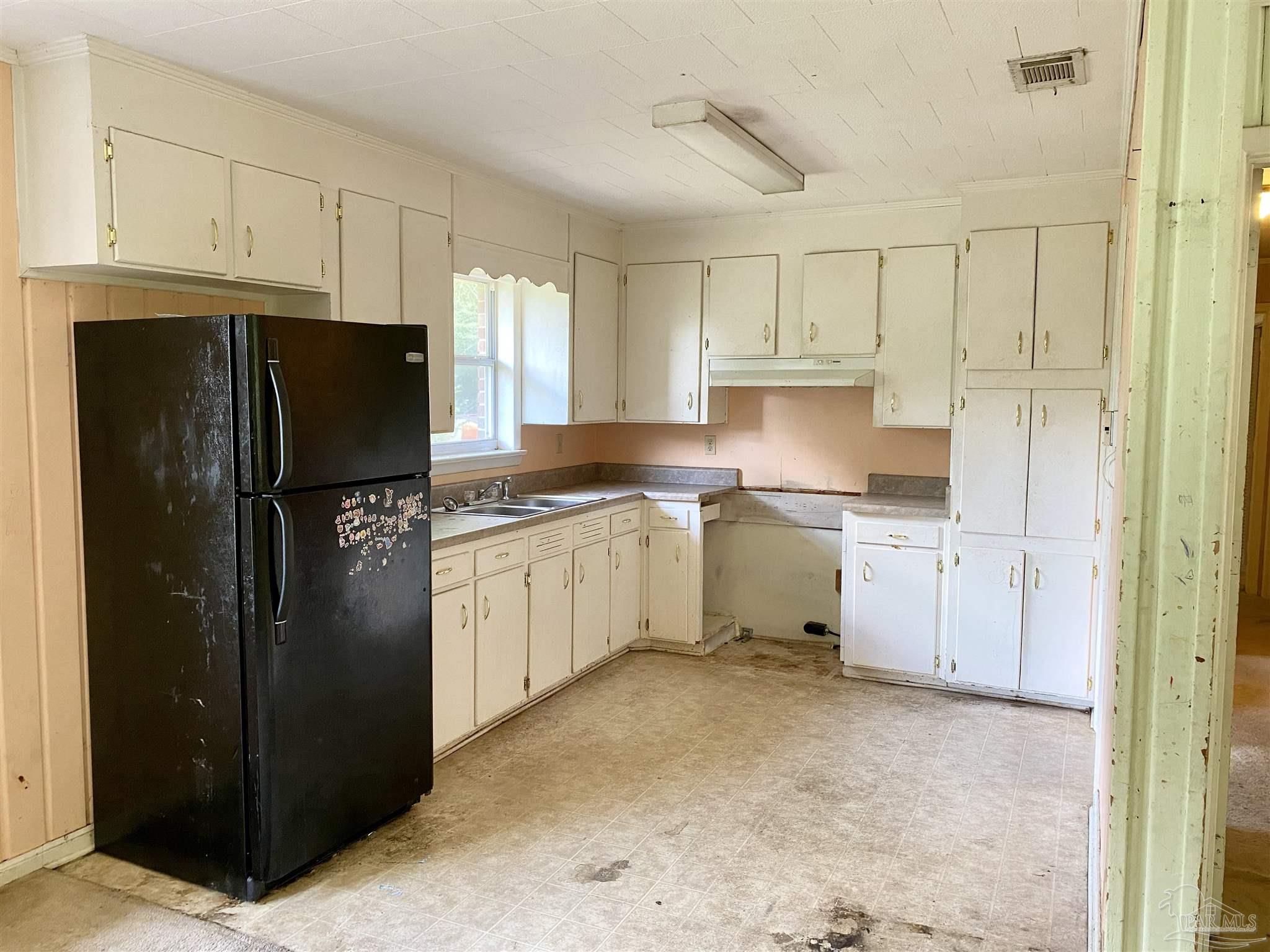 1055 Conference Road Cantonment, FL 32533 - Photo 9 of 33 Gallery Image 9