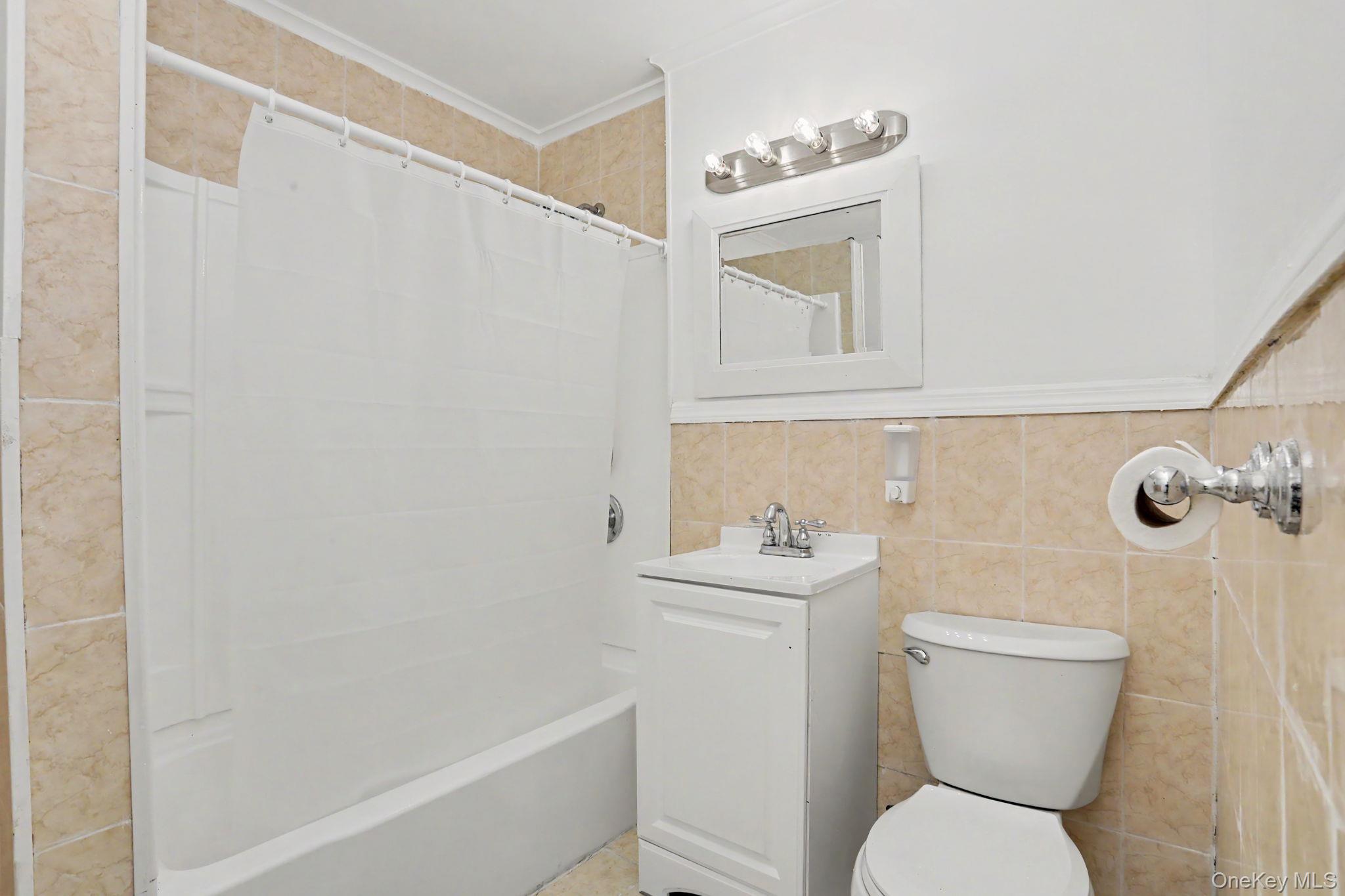 376 County Center Road White Plains, NY 10603 - Photo 21 of 40