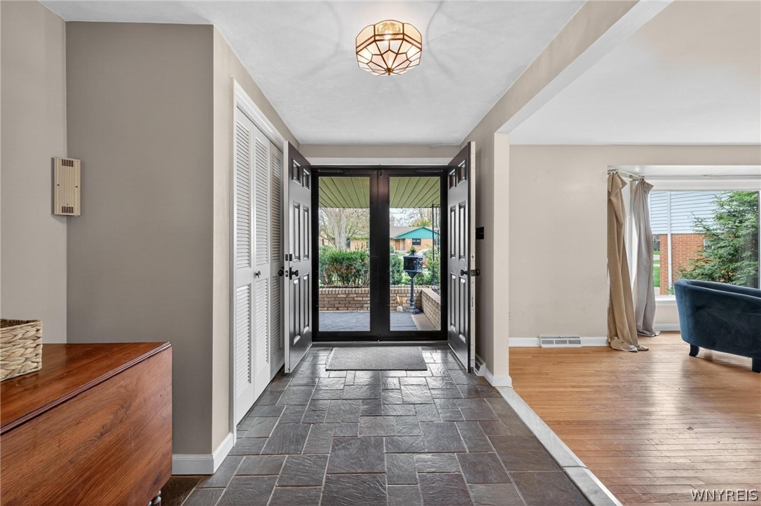 306 Hunters Lane Amherst, NY 14221 - Photo 4 of 50