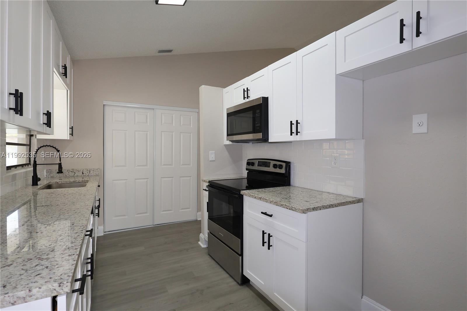 20723 Southwest 119th Place Miami, FL 33177 - Photo 8 of 27