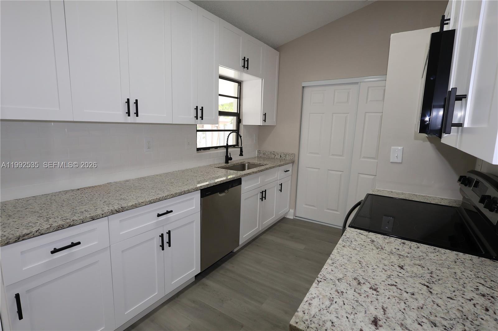 20723 Southwest 119th Place Miami, FL 33177 - Photo 9 of 27
