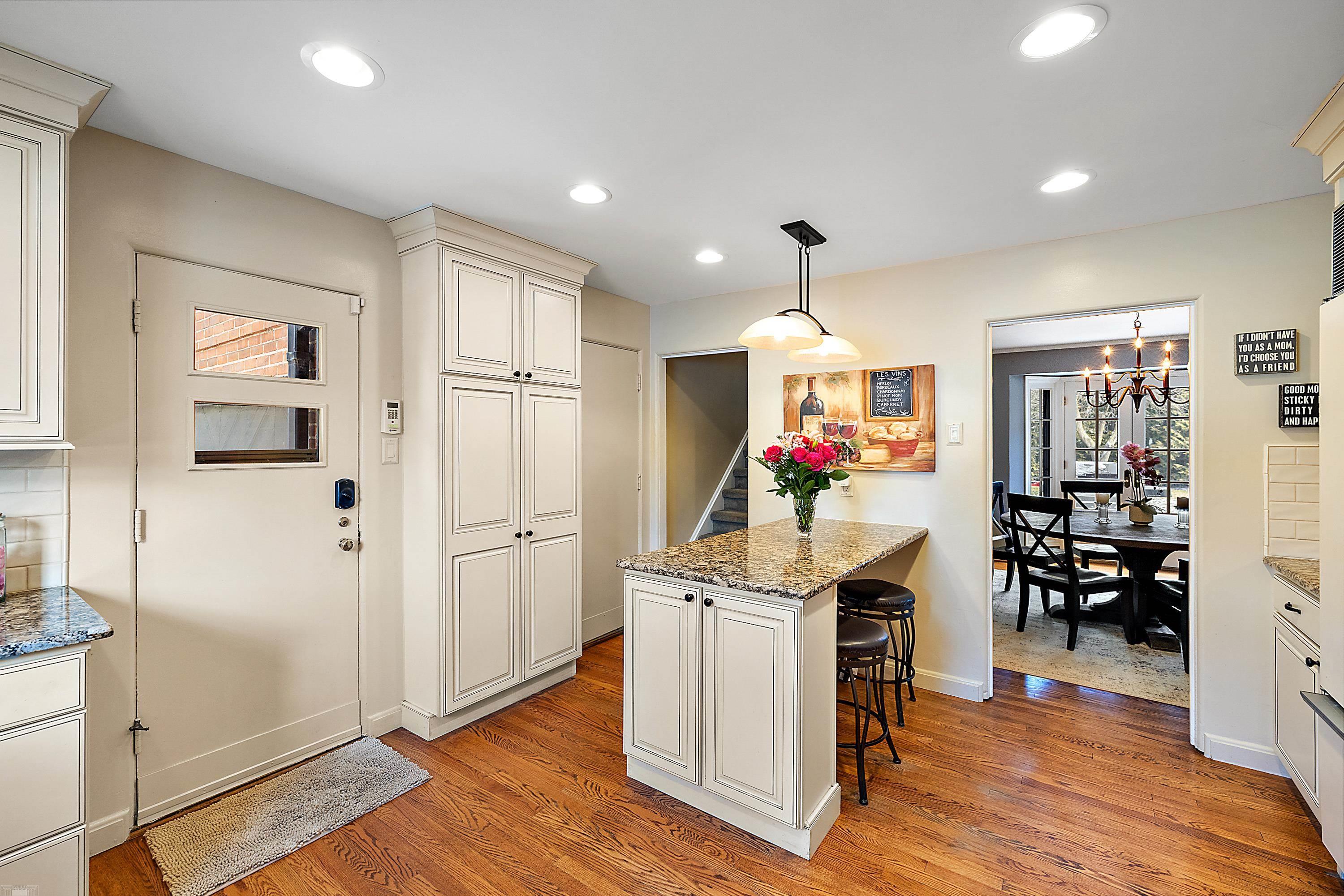 158 Merriweather Road Grosse Pointe, MI 48236 - Photo 17 of 57 50133705-9200ab68-6557-4f90-b8fe-82f70d81ffb9.JPG