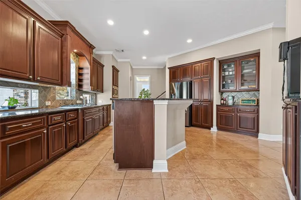 $725,000 | 2007 Cliff Manor Drive, Conroe, TX 77304