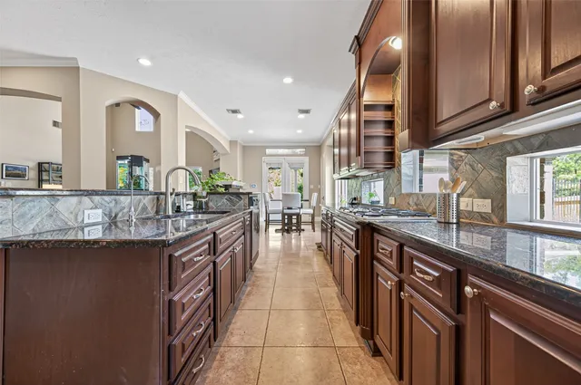 $775,000 | 2007 Cliff Manor Drive, Conroe, TX 77304