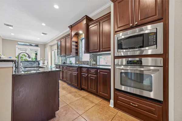 $725,000 | 2007 Cliff Manor Drive, Conroe, TX 77304