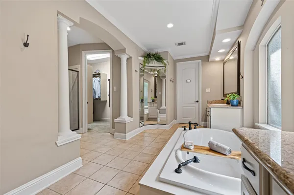 $725,000 | 2007 Cliff Manor Drive, Conroe, TX 77304