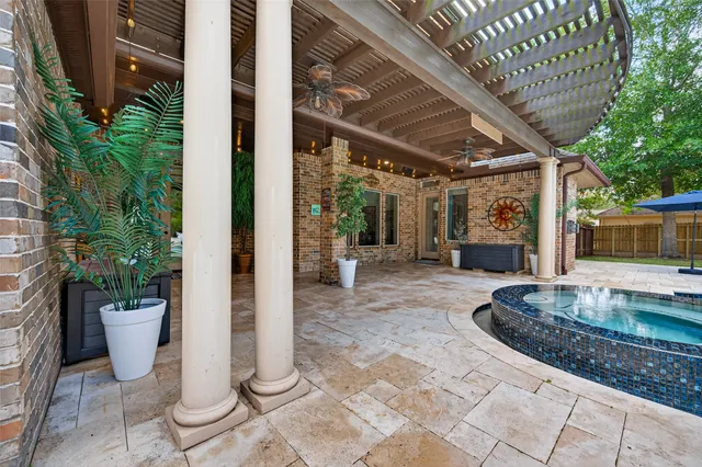 $775,000 | 2007 Cliff Manor Drive, Conroe, TX 77304