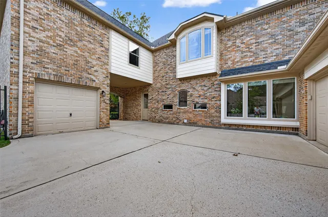 $775,000 | 2007 Cliff Manor Drive, Conroe, TX 77304