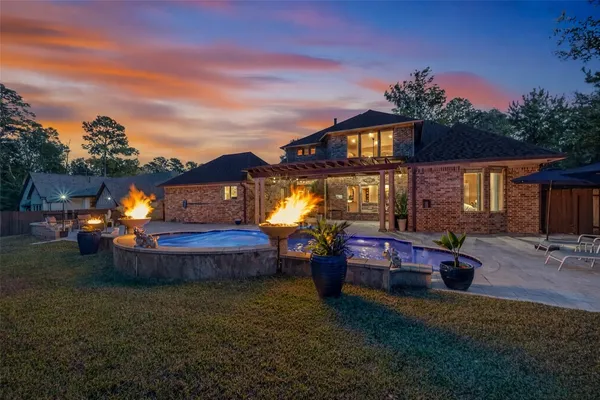 $725,000 | 2007 Cliff Manor Drive, Conroe, TX 77304