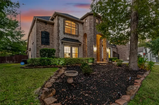 $775,000 | 2007 Cliff Manor Drive, Conroe, TX 77304