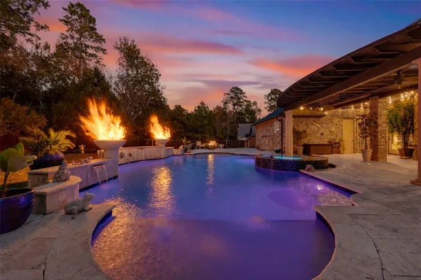 $725,000 | 2007 Cliff Manor Drive, Conroe, TX 77304