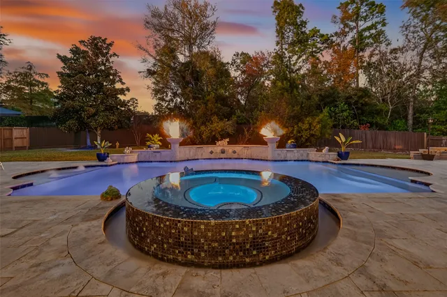 $775,000 | 2007 Cliff Manor Drive, Conroe, TX 77304