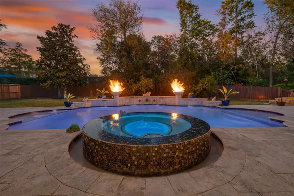 $725,000 | 2007 Cliff Manor Drive, Conroe, TX 77304