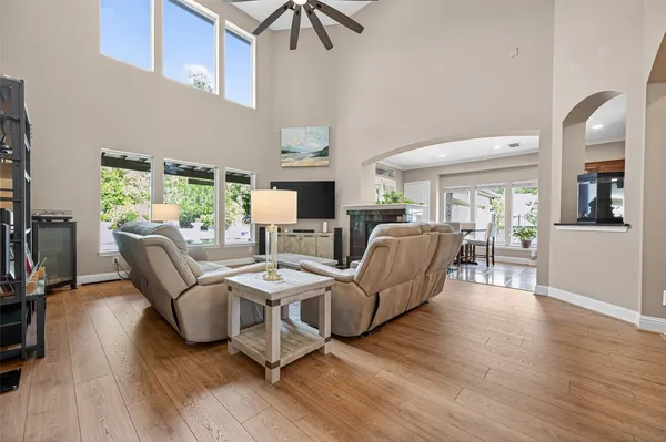 $725,000 | 2007 Cliff Manor Drive, Conroe, TX 77304