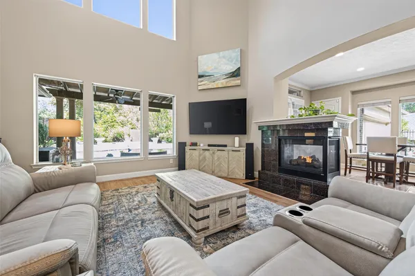 $725,000 | 2007 Cliff Manor Drive, Conroe, TX 77304