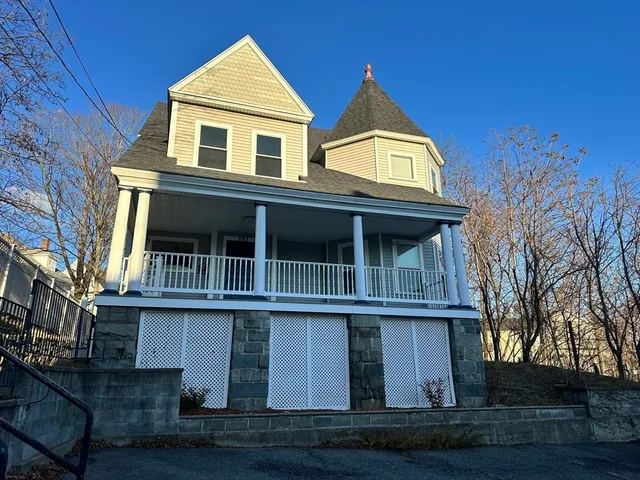 $2,700 | 283 Broadway, Unit 2, Methuen, MA 01844