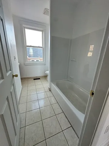 $2,700 | 283 Broadway, Unit 2, Methuen, MA 01844