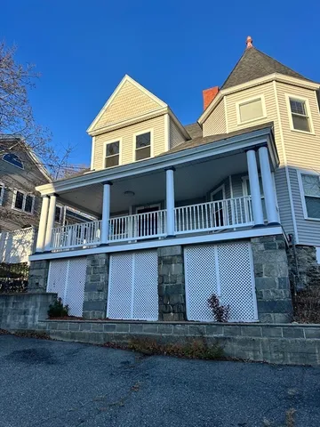 $2,700 | 283 Broadway, Unit 2, Methuen, MA 01844