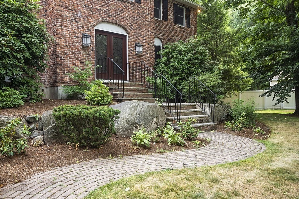10 Ellsworth Road Andover, MA 01810 - Photo 3 of 42 Gallery Image 3