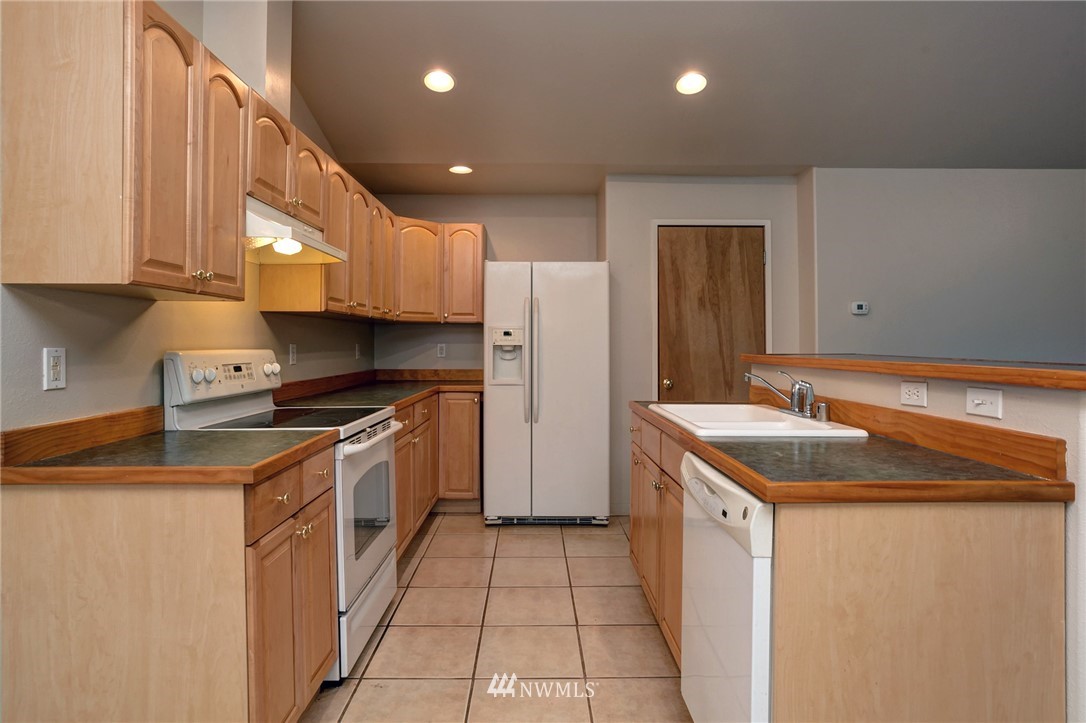 6259 Shamrock Road Maple Falls, WA 98266 - Photo 8 of 19 Gallery Image 8