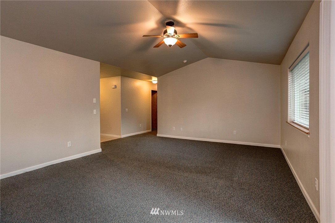 6259 Shamrock Road Maple Falls, WA 98266 - Photo 9 of 19 Gallery Image 9