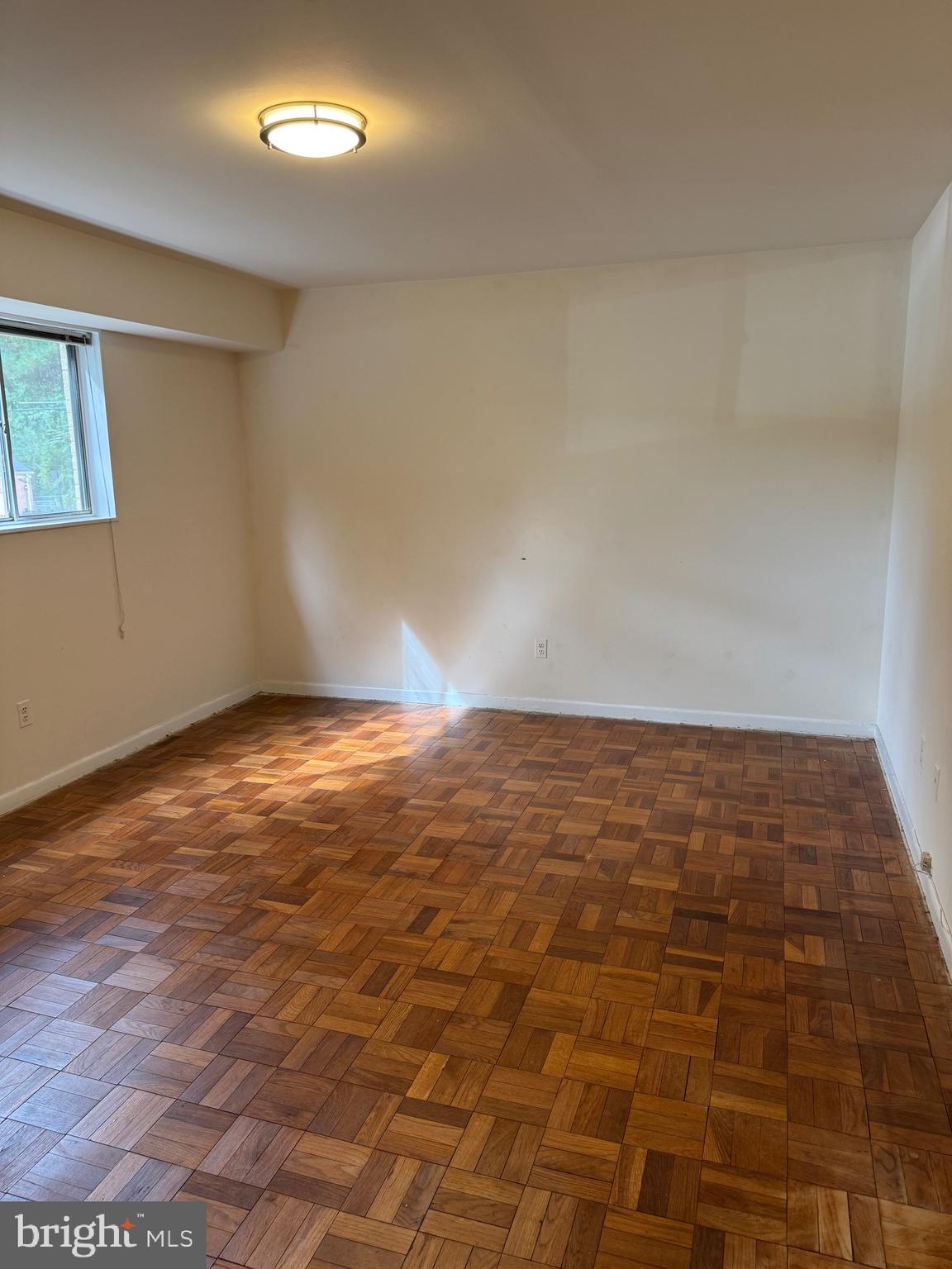 10524 Weymouth Street, Unit W1 Bethesda, MD 20814 - Photo 12 of 18 an empty room with a natural light