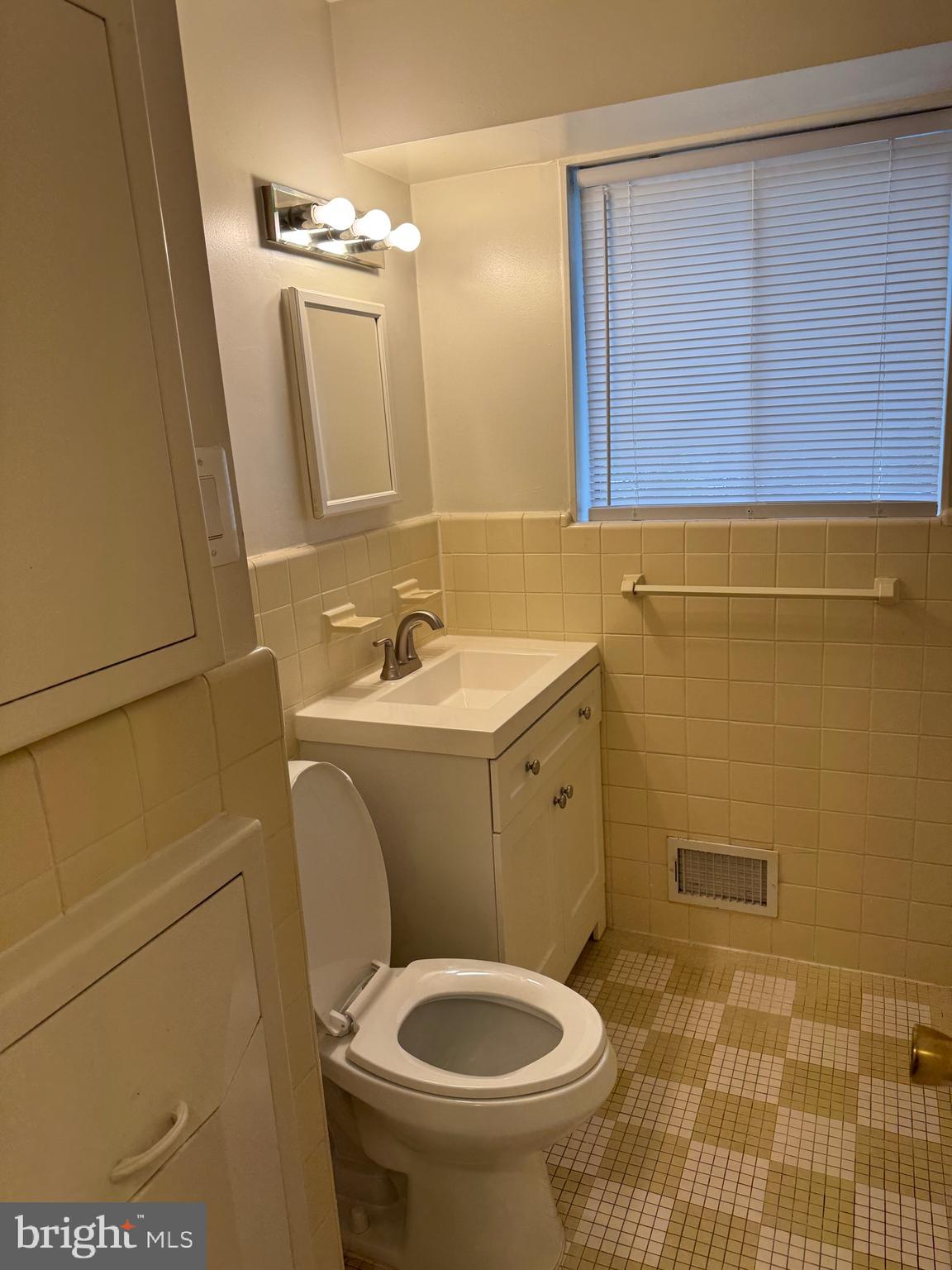 10524 Weymouth Street, Unit W1 Bethesda, MD 20814 - Photo 10 of 18 a bathroom with a sink and toilet