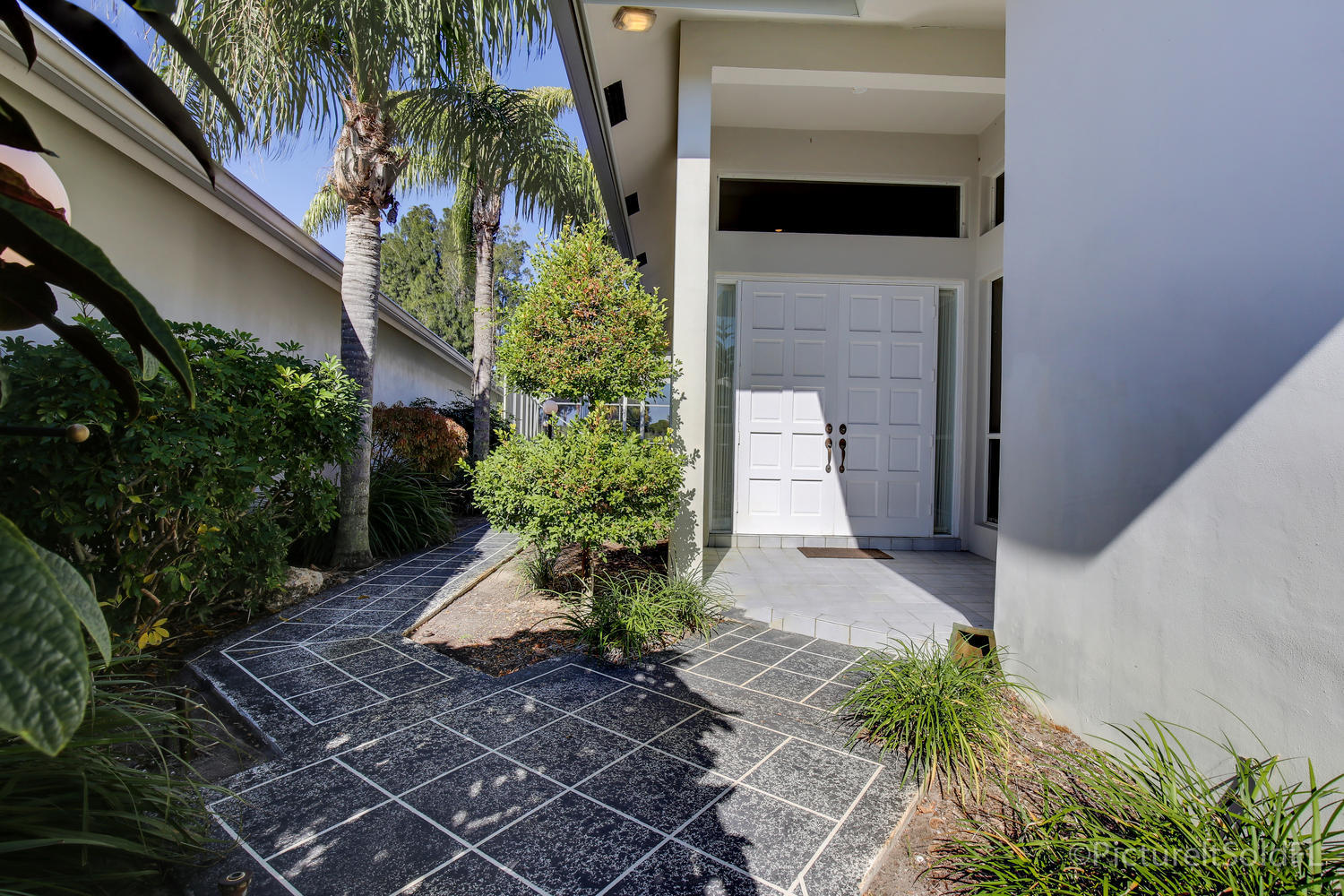 173 Orange Tree Drive Atlantis, FL 33462 - Photo 4 of 29 Front