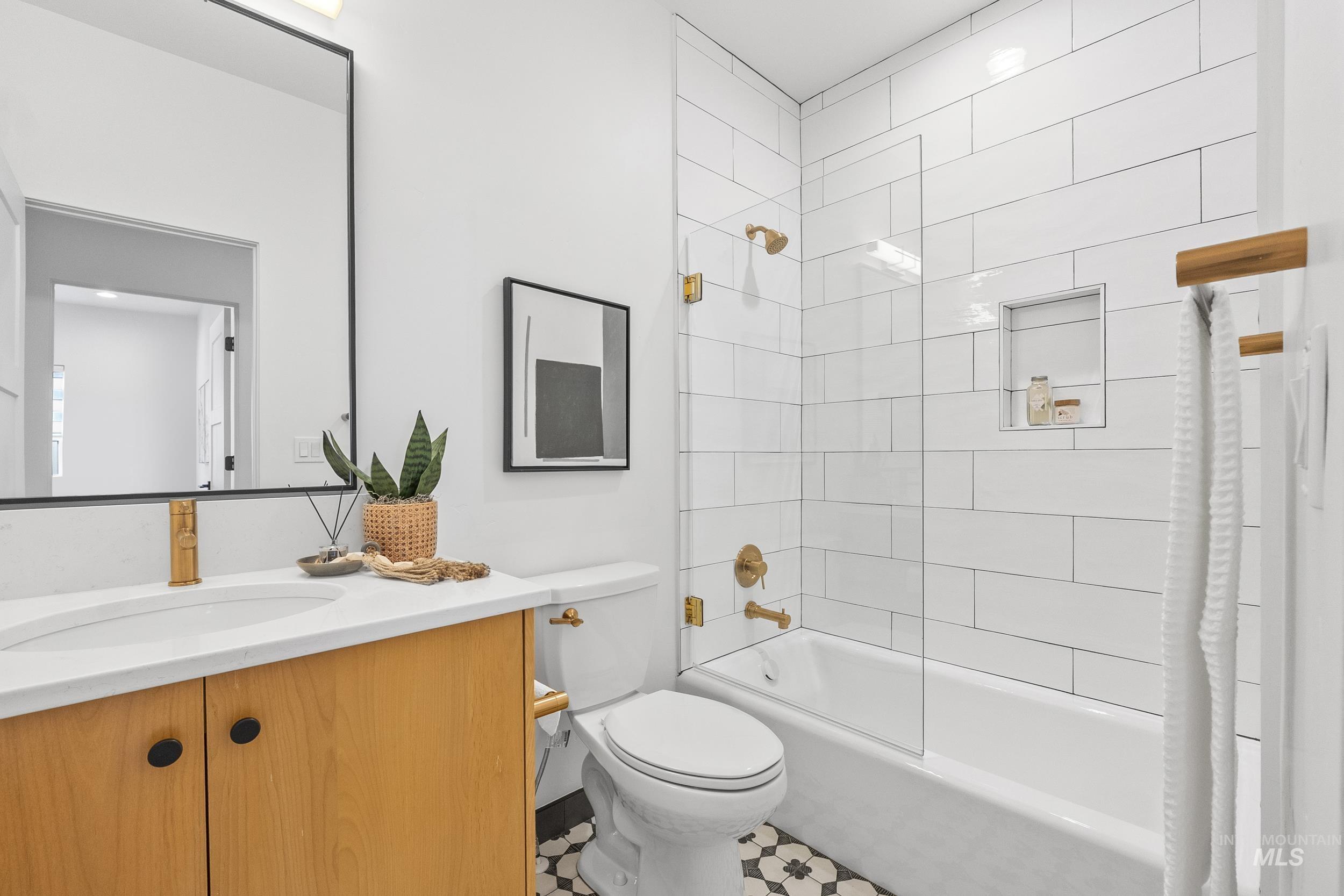 4320 South Selatir Way Meridian, ID 83642 - Photo 33 of 44 Full bathroom with shower / tub combo with curtain and vanity