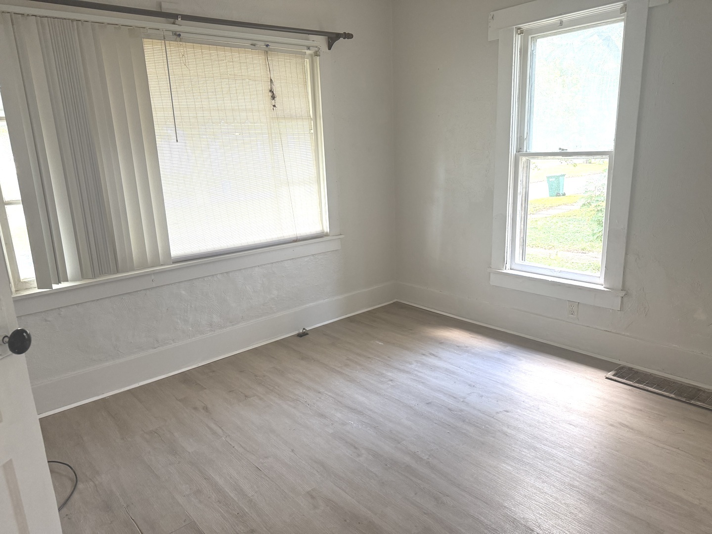 1850 East Prairie Avenue Decatur, IL 62521 - Photo 5 of 16 an empty room with wooden floor and windows