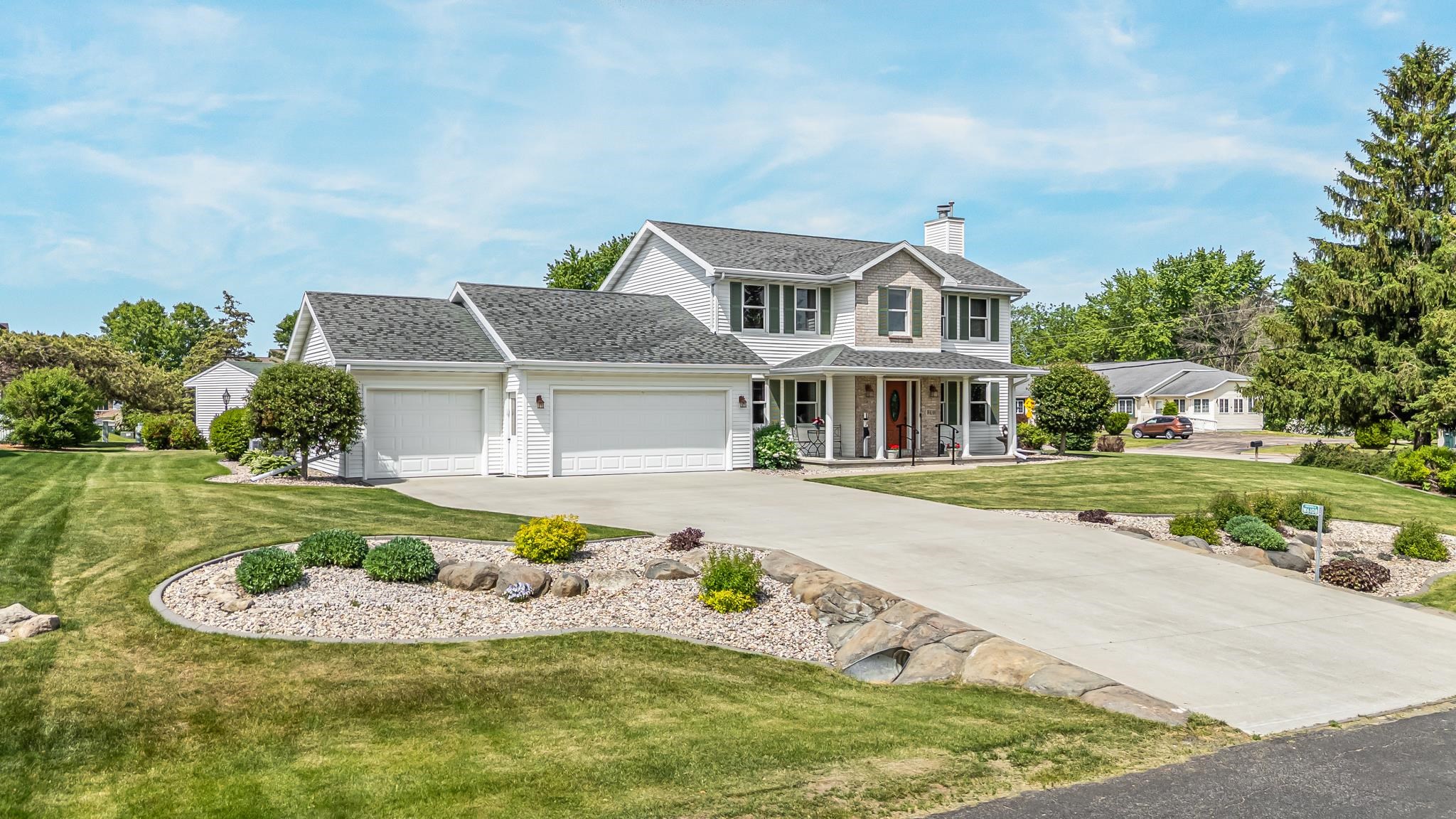 W6108 Long Court Appleton, WI 54914 - Photo 2 of 43