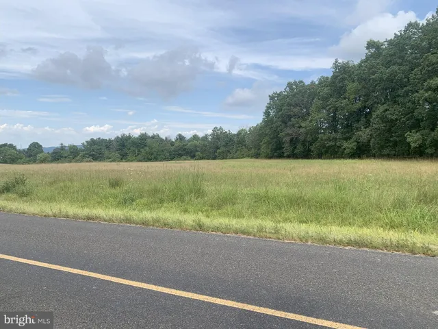 a view of yard and lake view