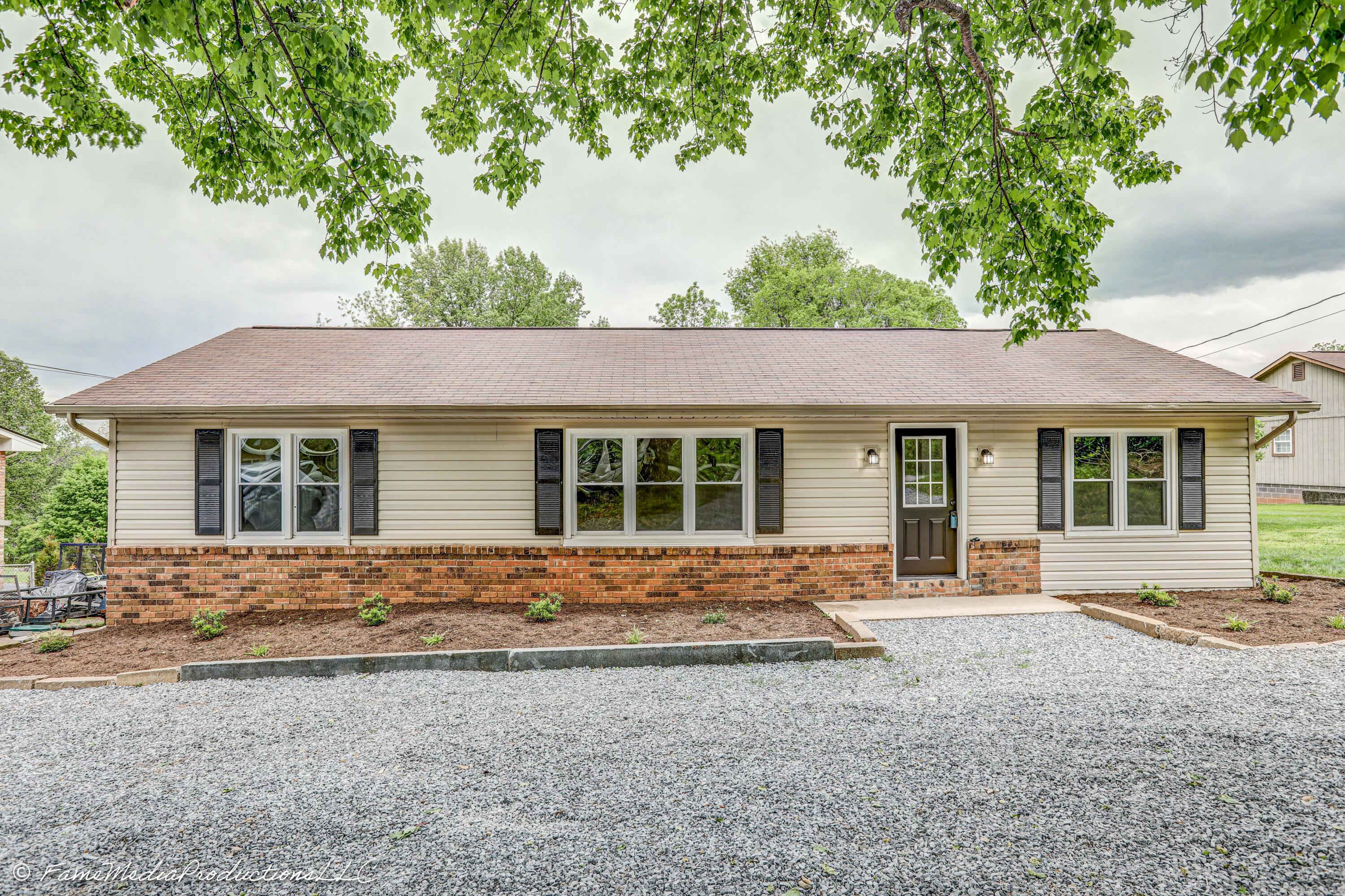 4613 Old Stage Road Kingsport, TN 37664 - Photo 3 of 33 B42A5361_2_3_4_5