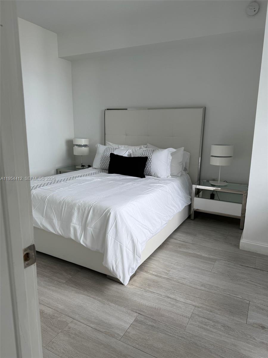 45 Southwest 9th Street, Unit 3910 Miami, FL 33130 - Photo 12 of 27 a bedroom with a bed and a couch